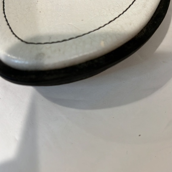 BASS white sandals with adjustable strap size 8 - Picture 4 of 11